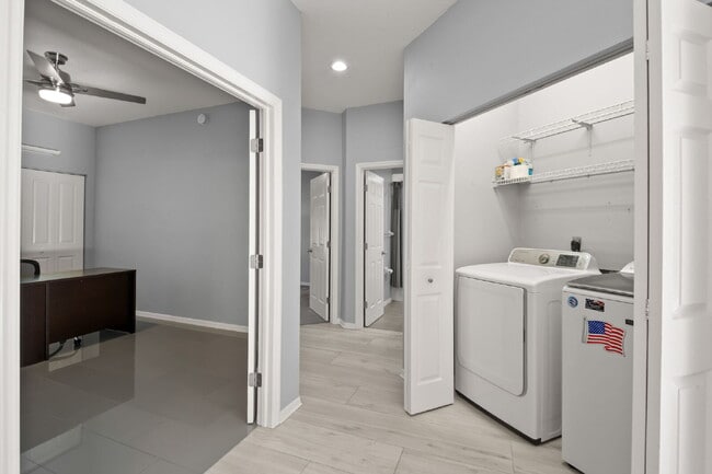 Photo - "Spacious 3-Bed, 2-Bath Condo Retreat in V... Unidad 16E