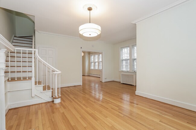 Photo - 2927 Cathedral Ave NW