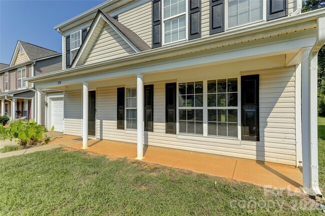 Photo - 524 Stillgreen Ln