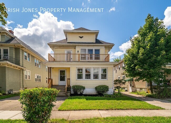 Building Photo - 33 Harding Rd Unit Upper