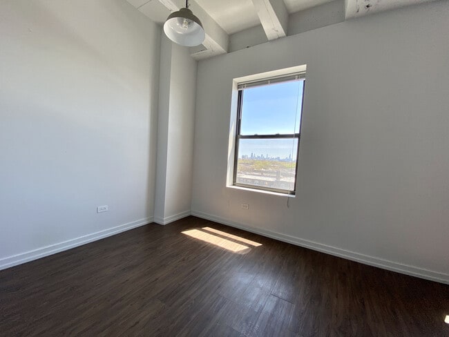 Photo - 1325 W Wilson