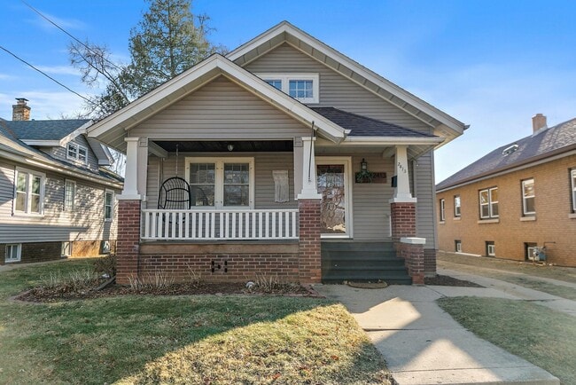 Photo - 2413 Crosby St