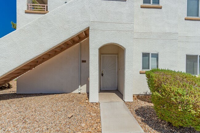 Photo - HCVP considered! SAHARA & SLOAN AREA/ GAT...