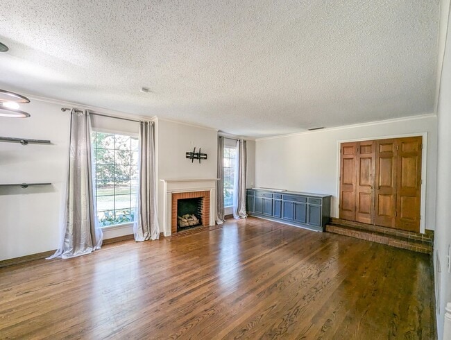 Photo - Spacious 4/3 bathroom Home