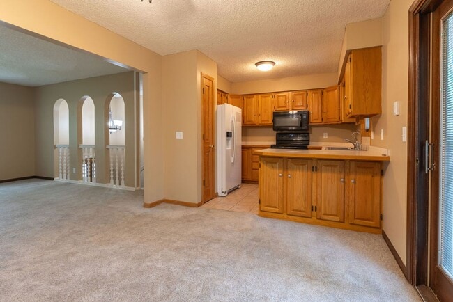 Photo - Large Fenced in backyard in Colonial Hills