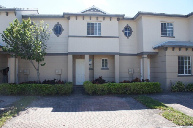 Building Photo - 2011 Nassau Dr Rental