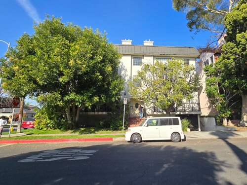 Building Photo - 12821 Caswell Ave Unit 101