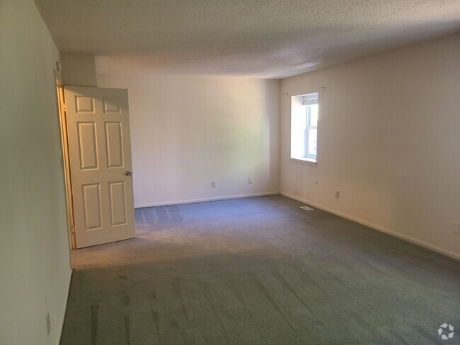 Building Photo - TWO SUITES WITH FULL BATHROOMS Rental