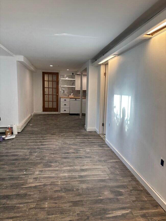 27 Clinton St Unit Studio Apartment