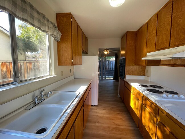 Photo - Henderson Ave Unidad 941