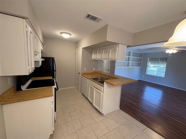 Photo - 312 S Poplar St Unit 4