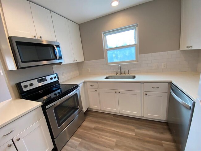 Photo - 6402 Auburn Dr