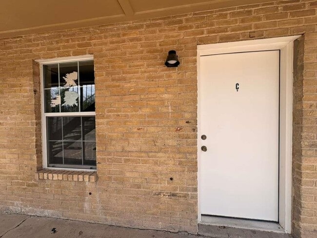 Building Photo - 4018 San Agustin Ave Unit C