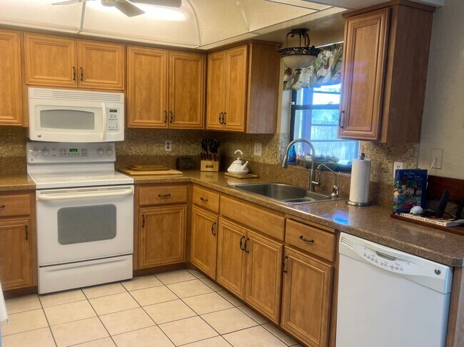 Photo - 2425 Doud St