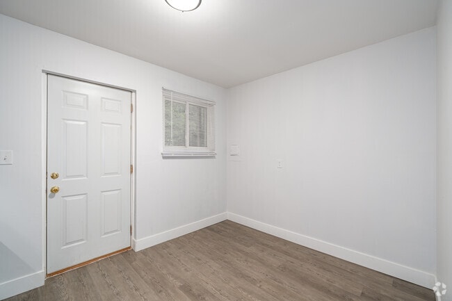 2BR, 1.5BA - 975SF - Dining Room - Covington Place