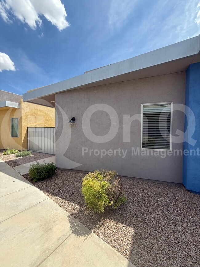 Photo - 833 E Park Modern Dr