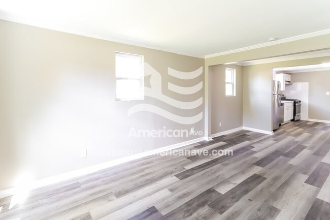 8107 Janis St
