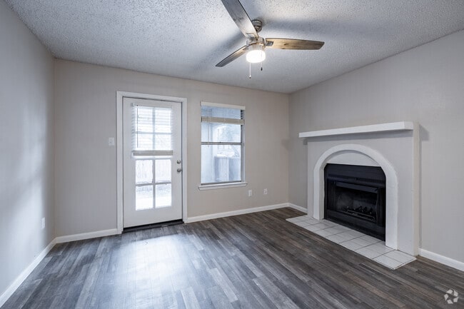 Dos habitaciones, sala de estar y chimenea. - Villas De Toscana