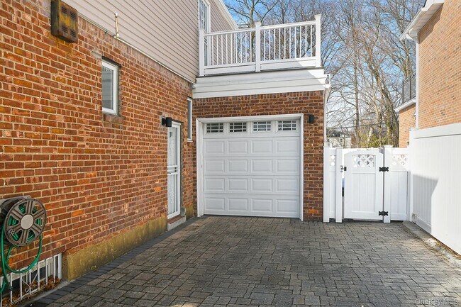 Photo - 222-03 Kingsbury Ave