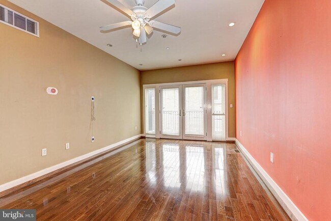 Photo - 1724 Fleet St