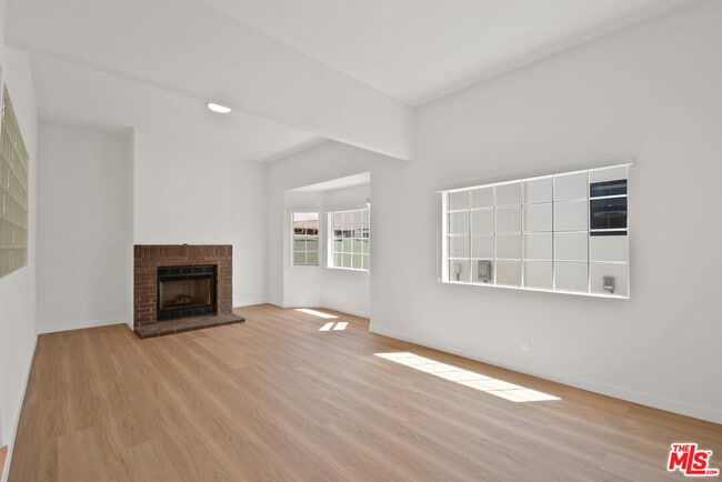 Photo - 2619 Carmona Ave