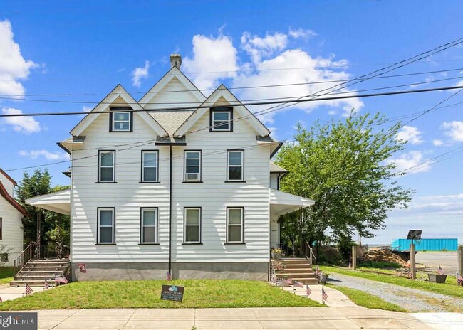 Building Photo - 11 Front St