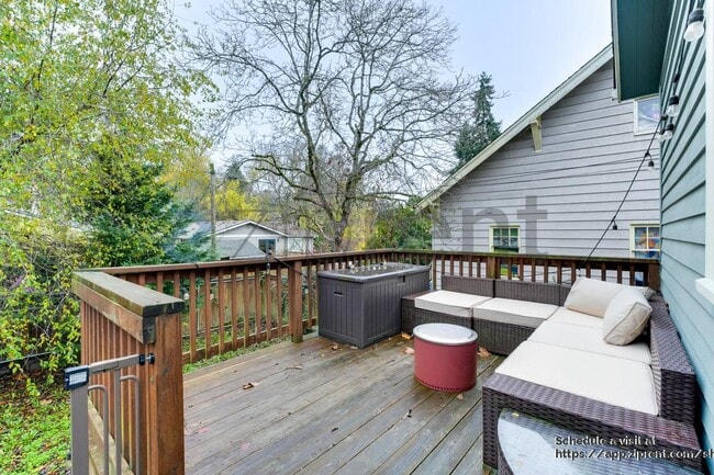 Photo - 3332 35th Ave S