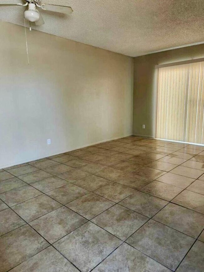 Photo - 2846 E Kathleen Rd Unit 102