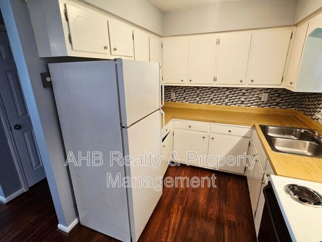 Photo - 704 S Broad St