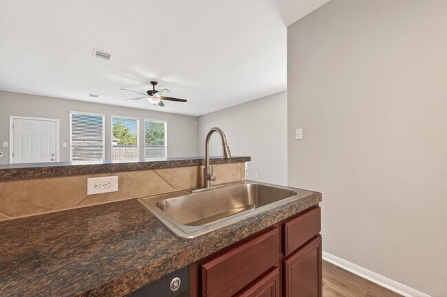 Photo - 2810 Meadowbrook Lane