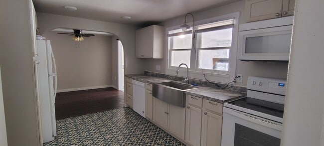 Building Photo - 112 W Park St Unit 112 W Park #2