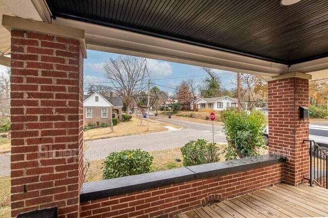 Photo - 718 78th St S