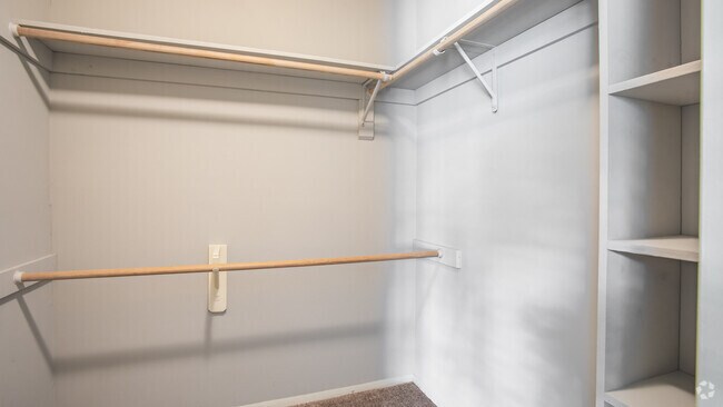 2BR,2BA,-934SF The Preakness