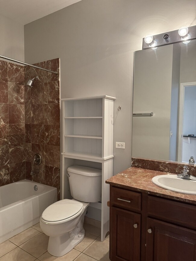Photo - 647 N Green St Unit 207