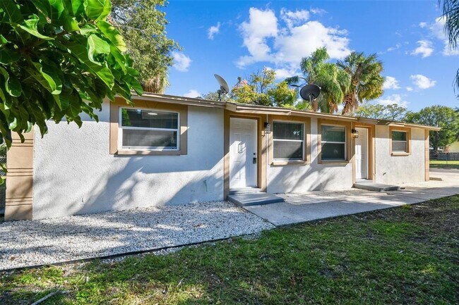 Photo - 2135 W St Conrad St