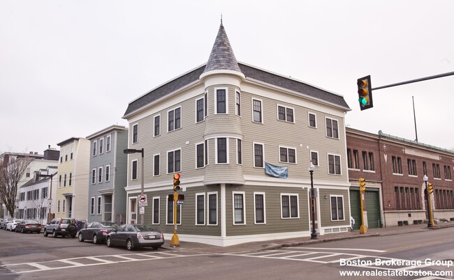 Photo - 195 W 3rd St Apartment Unit 4