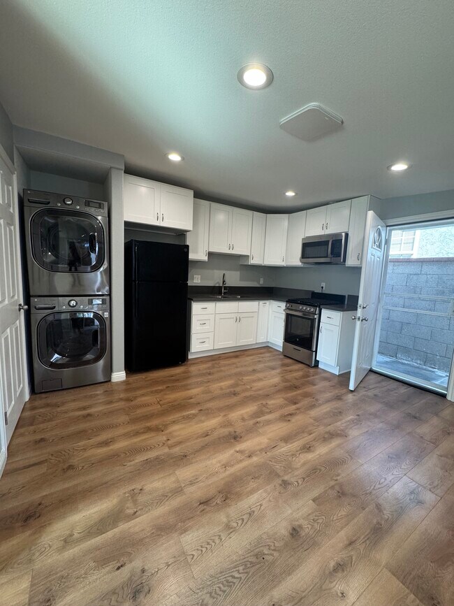 Photo - 6014 Lincoln Ave Unidad B