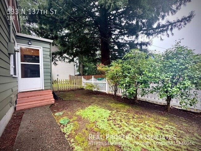 Photo - 533 N 137th St