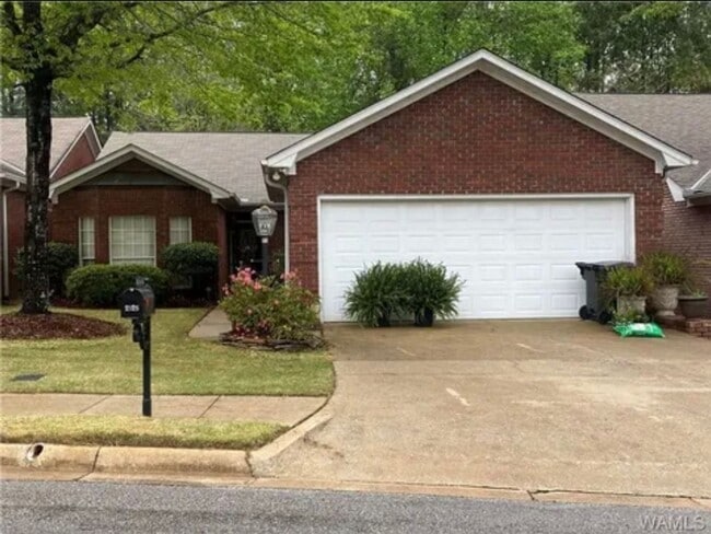 Building Photo - Charming Home in Fox Ridge Subdivision – V...