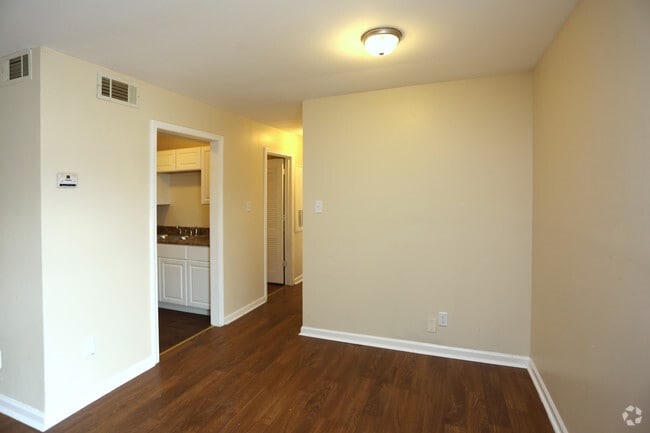 Photo - Spring Manor Apartments