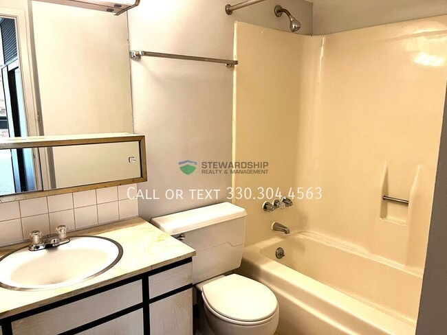 Photo - 2331 E Market St Apartamento Unidad 412