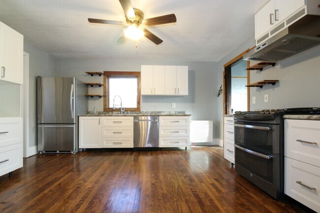 Photo - 411 Columbus Ave N