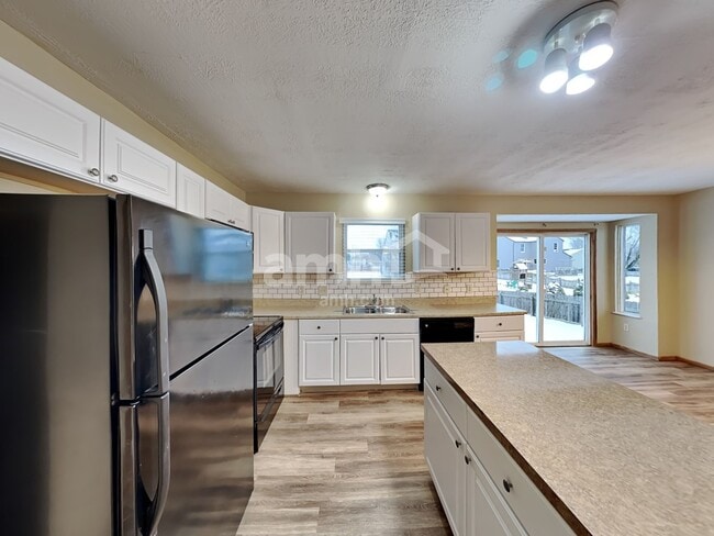 Photo - 353 W Hunters Dr