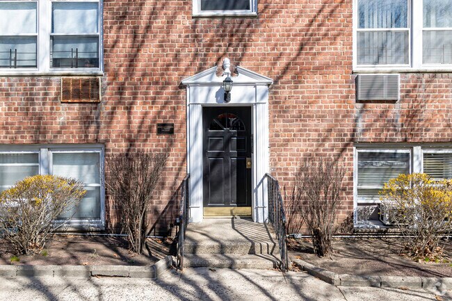 Entrada - Riverdale Commons Litigated