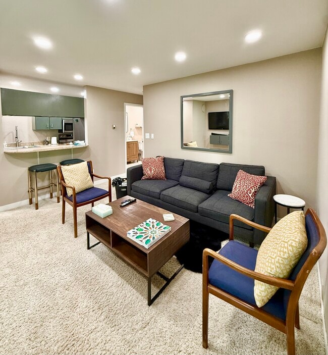 Building Photo - 2310 Forest Park Dr Unit 3