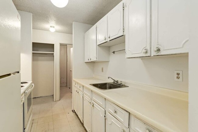 Photo - Sutherland Manor