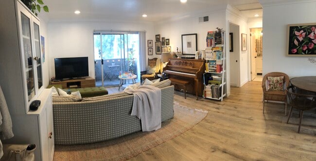 Large open floor plan provides ample living space. - 23705 Sea Breeze Ln Unit 23705 Rental