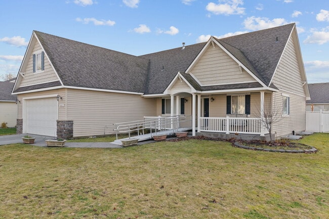 Building Photo - 5957 N Saint Croix Dr Unit Rooms for rent