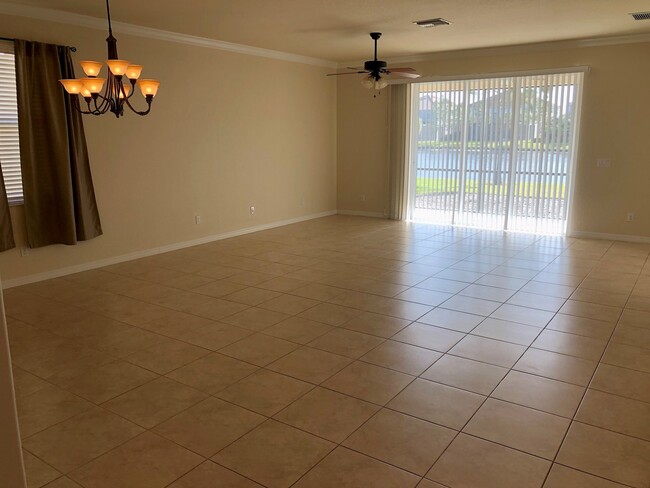 Stoneybrook 4BR/3BA Single Family Home in ... - Stoneybrook 4BR/3BA Single Family Home in ...
