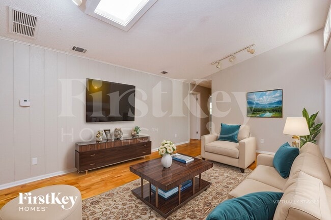 Photo - 111 Slade Dr